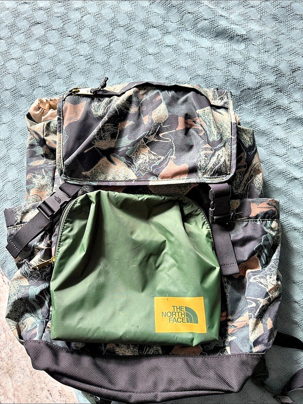 The North Face Mountain Daypack—XL Backpack Black & Green